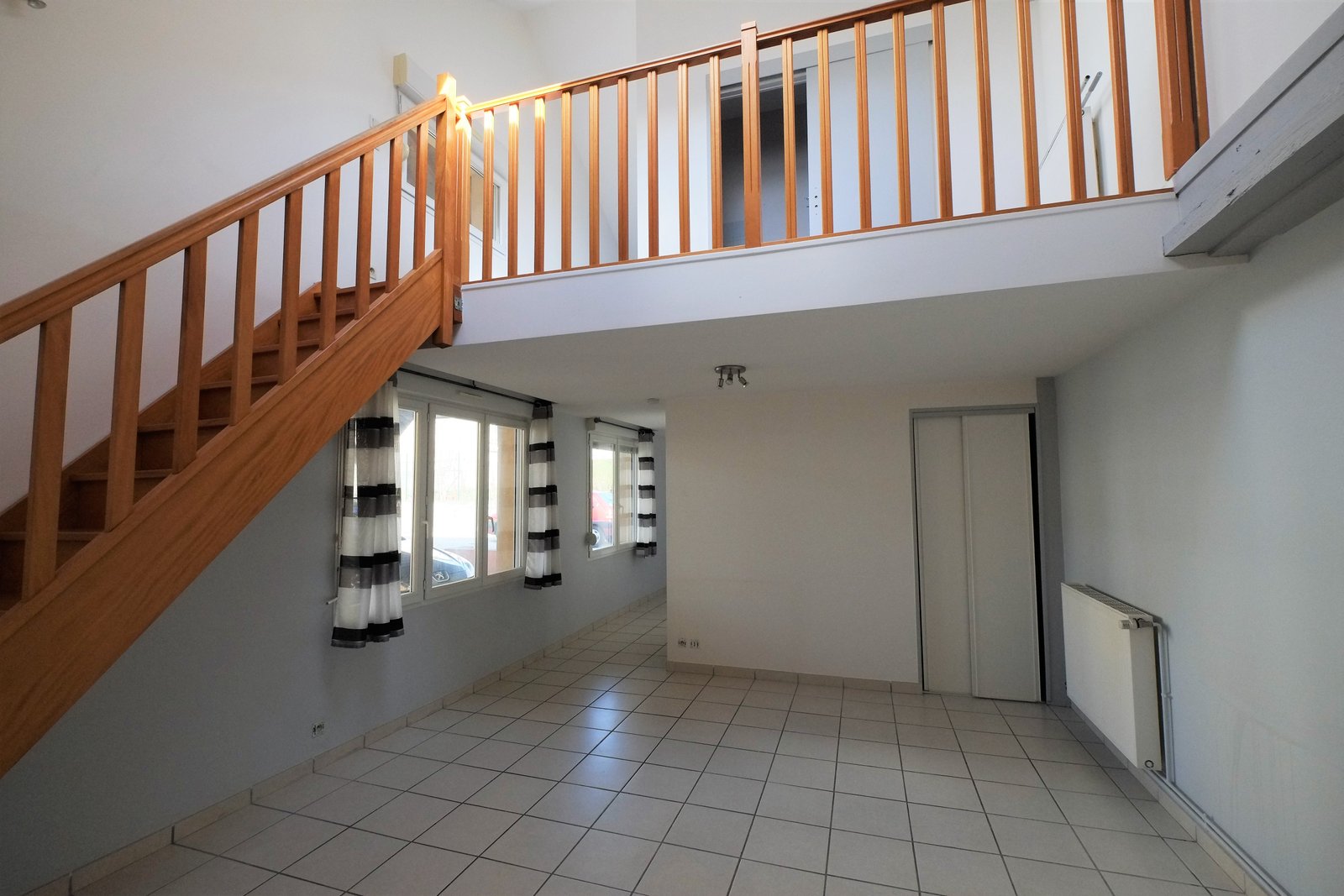 📍 DUPLEX CALME AVEC PARKING – SAINTE-SAVINE