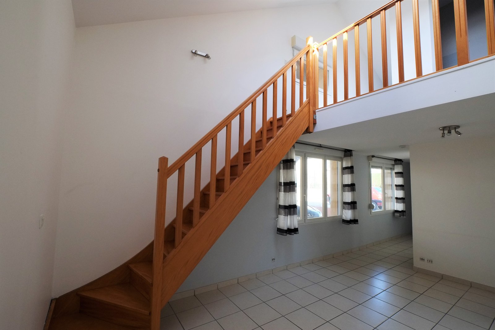 📍 DUPLEX CALME AVEC PARKING – SAINTE-SAVINE
