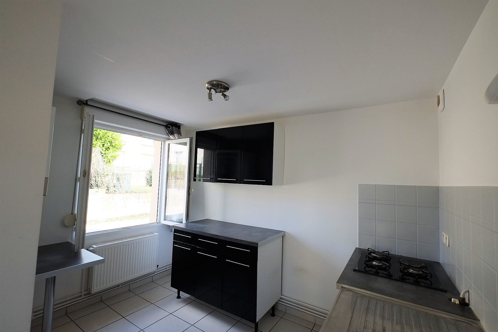 📍 DUPLEX CALME AVEC PARKING – SAINTE-SAVINE
