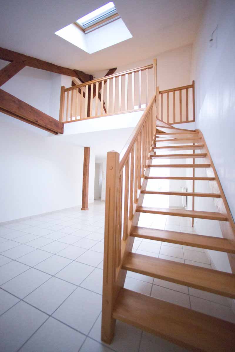Loft lumineux avec terrasse et stationnement