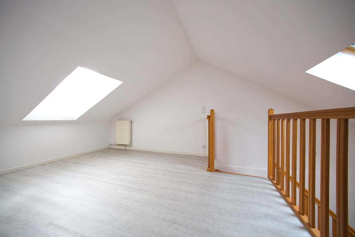 Loft lumineux avec terrasse et stationnement