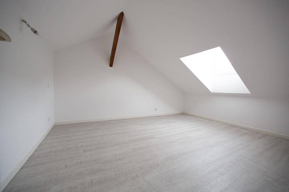 Loft lumineux avec terrasse et stationnement